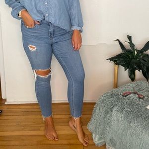 Old Navy Rockstar Super Skinny high rise with hidden slimming pockets